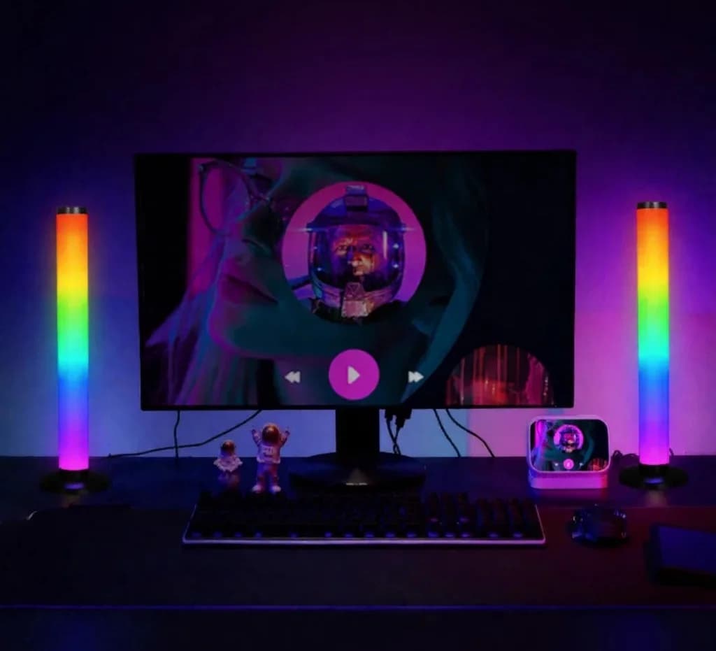 360 fokos RGB hangreaktív asztali lámpa applikáció és távirányító vezérléssel